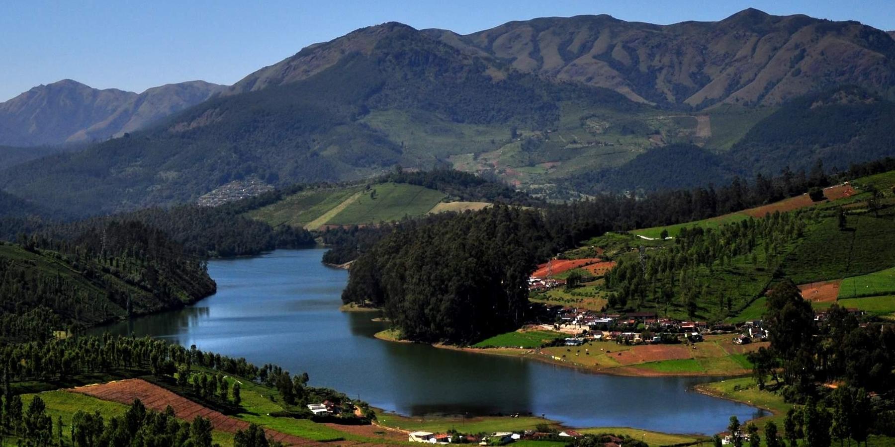 https://mdw-travel-data-us-east-1.s3.amazonaws.com/img/country/India/Ooty-Lake/img_01.jpg