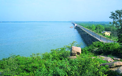 https://mdw-travel-data-us-east-1.s3.amazonaws.com/img/country/India/Osman-Sagar-Lake/img_01.jpg