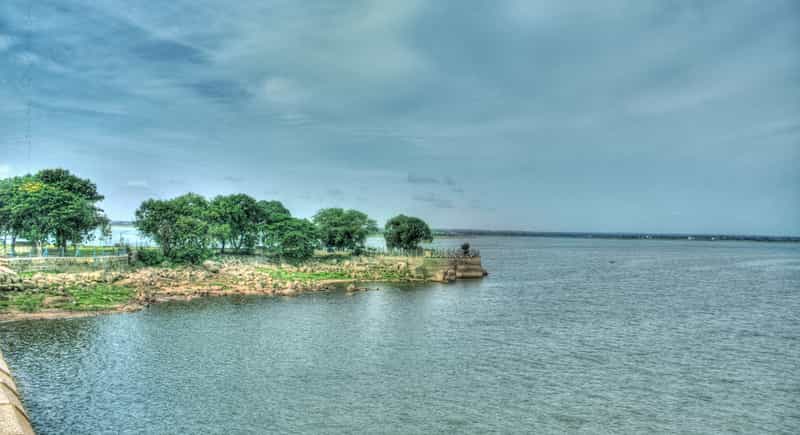 https://mdw-travel-data-us-east-1.s3.amazonaws.com/img/country/India/Osman-Sagar-Lake/img_03.jpg