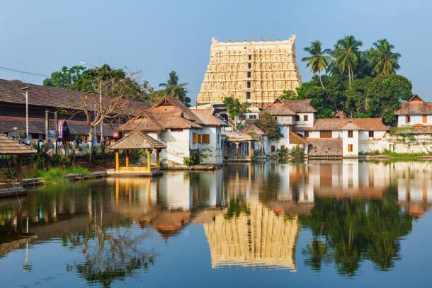 https://mdw-travel-data-us-east-1.s3.amazonaws.com/img/country/India/Padmanabhaswamy-Temple/img_03.jpg