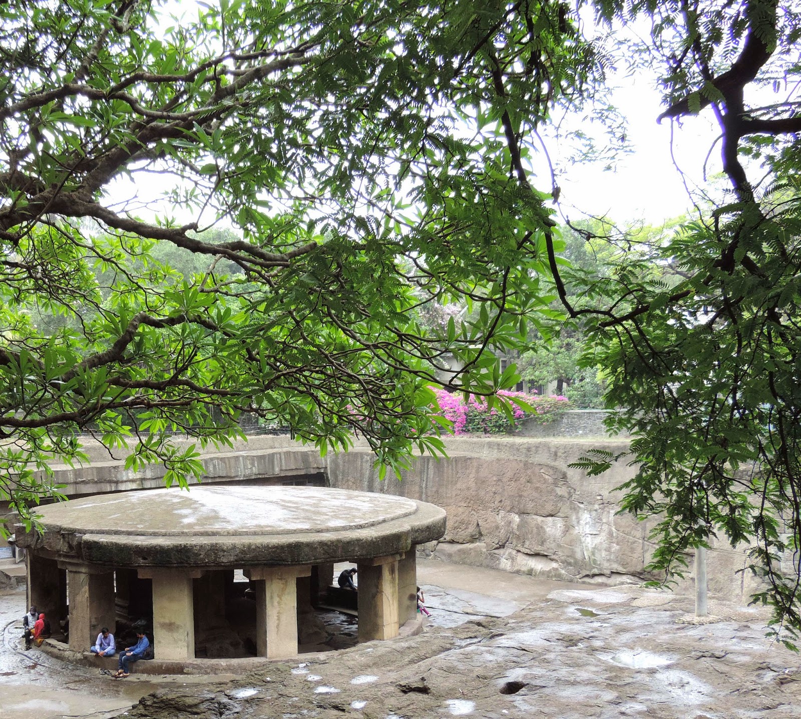 https://mdw-travel-data-us-east-1.s3.amazonaws.com/img/country/India/Pataleshwar-Cave-Temple/img_01.jpg