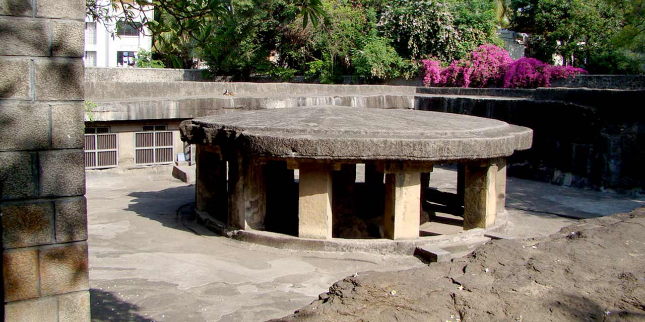 https://mdw-travel-data-us-east-1.s3.amazonaws.com/img/country/India/Pataleshwar-Cave-Temple/img_02.jpg