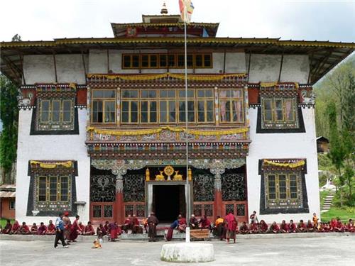 https://mdw-travel-data-us-east-1.s3.amazonaws.com/img/country/India/Phensang-Monastery/img_01.jpg