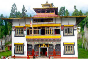 https://mdw-travel-data-us-east-1.s3.amazonaws.com/img/country/India/Phensang-Monastery/img_03.jpg