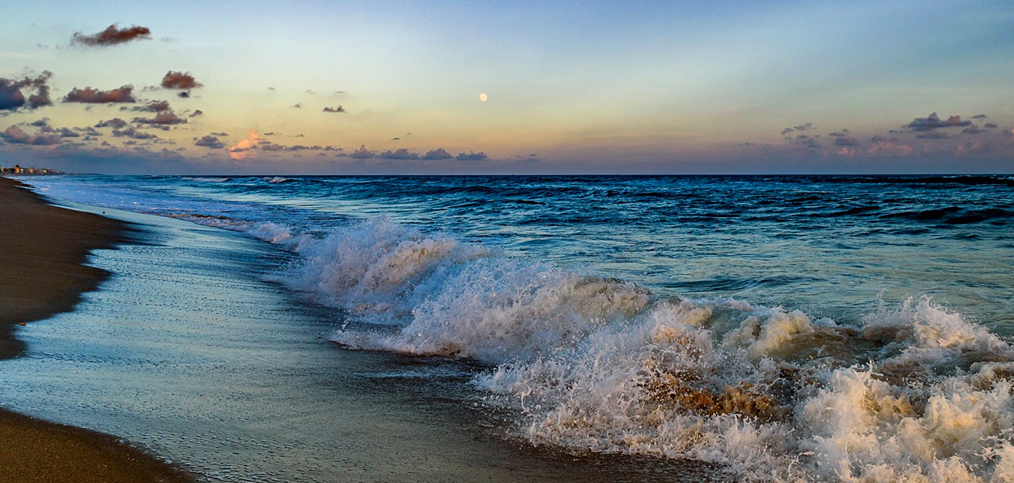 https://mdw-travel-data-us-east-1.s3.amazonaws.com/img/country/India/Puri-Beach/img_02.jpg