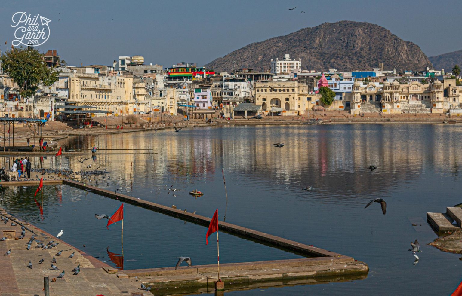https://mdw-travel-data-us-east-1.s3.amazonaws.com/img/country/India/Pushkar-Lake/img_02.jpg