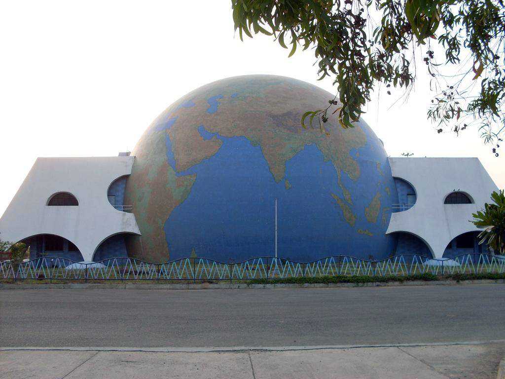 https://mdw-travel-data-us-east-1.s3.amazonaws.com/img/country/India/Pushpa-Gujral-Science-City/img_00.jpg