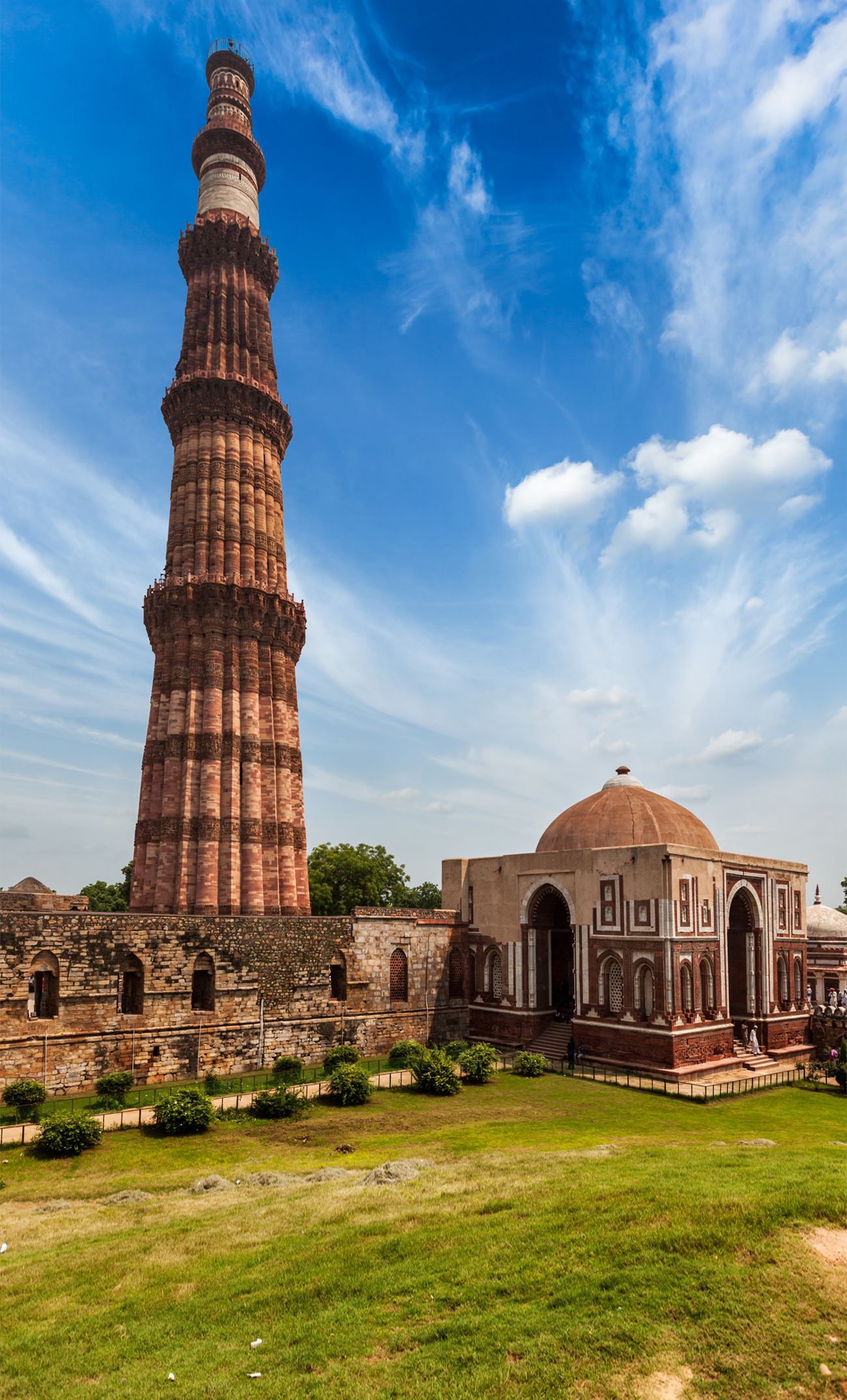 https://mdw-travel-data-us-east-1.s3.amazonaws.com/img/country/India/Qutub-Minar/img_03.jpg