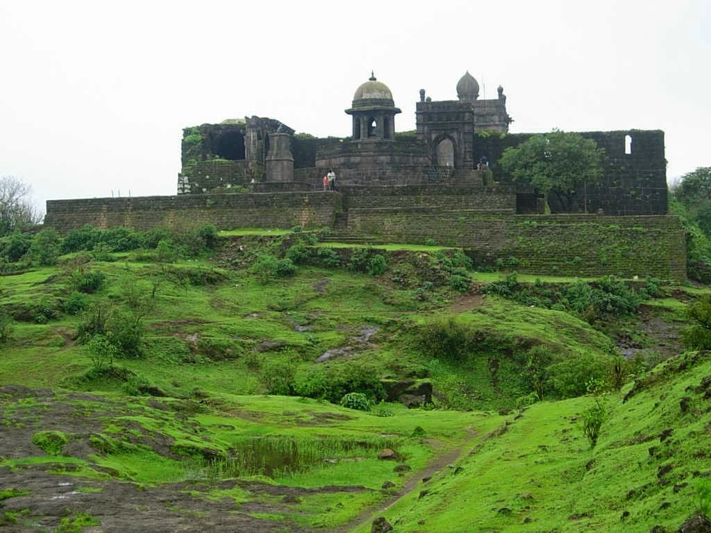 https://mdw-travel-data-us-east-1.s3.amazonaws.com/img/country/India/Raigad-Fort/img_02.jpg