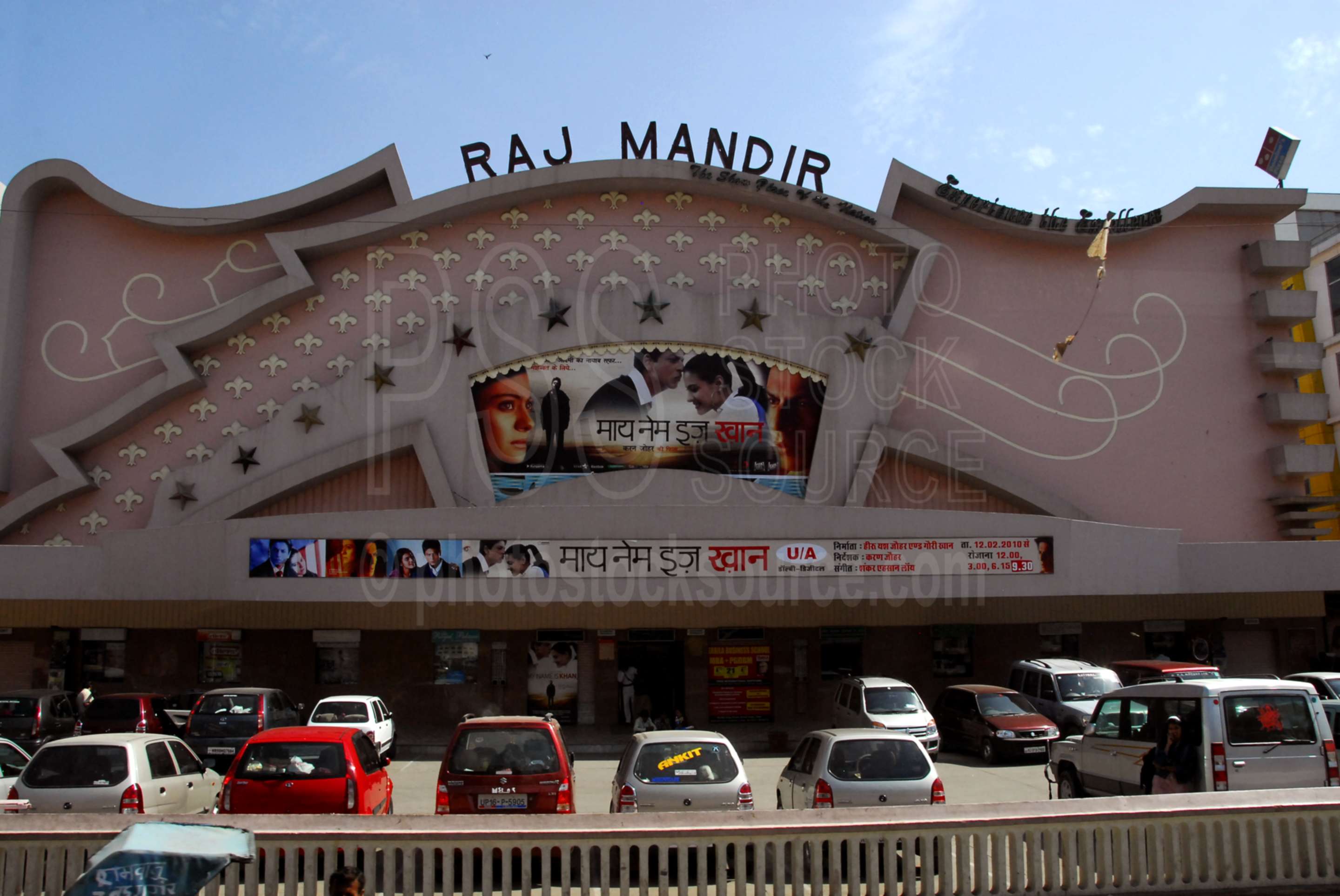 https://mdw-travel-data-us-east-1.s3.amazonaws.com/img/country/India/Raj-Mandir-Cinema/img_03.jpg
