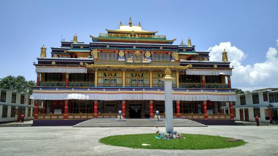 https://mdw-travel-data-us-east-1.s3.amazonaws.com/img/country/India/Ralong-Monastery/img_02.jpg