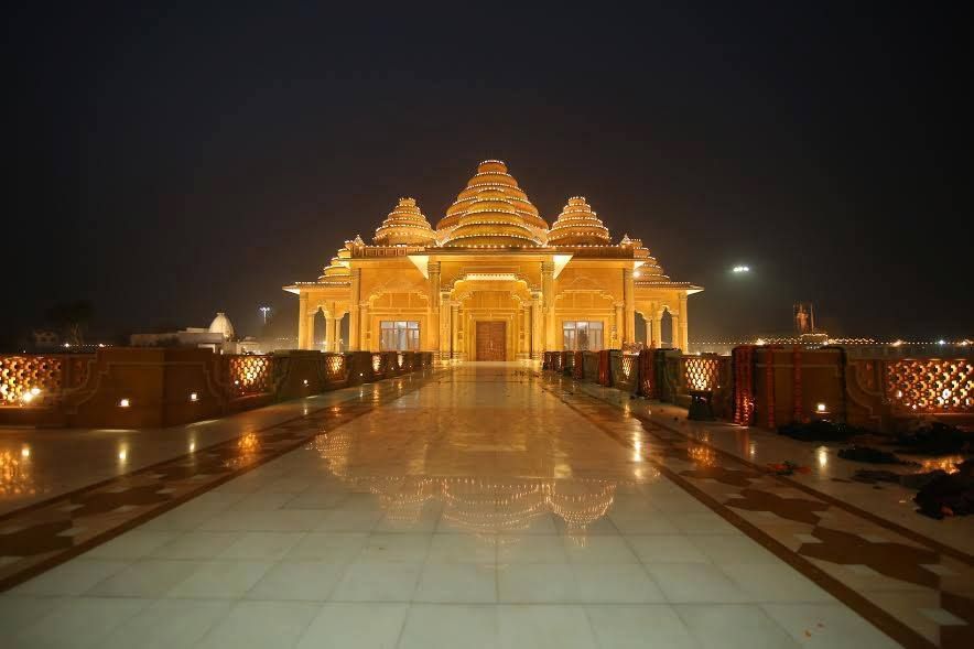 https://mdw-travel-data-us-east-1.s3.amazonaws.com/img/country/India/Ram-Tirath-Temple/img_02.jpg