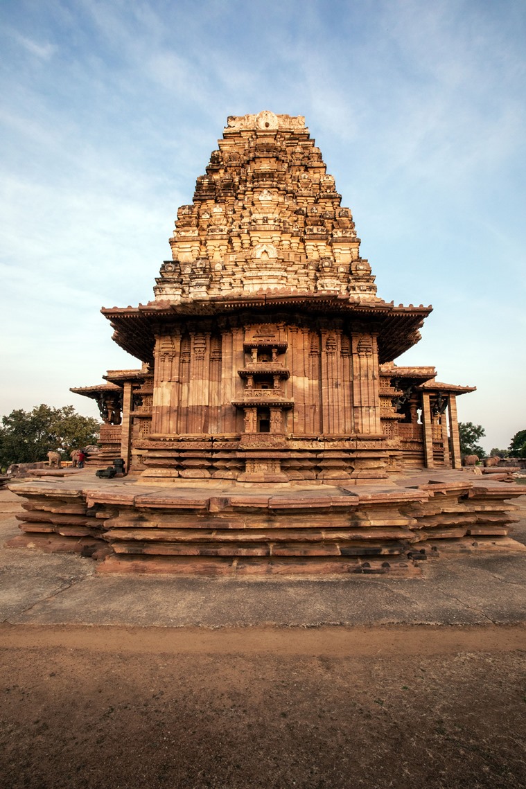 https://mdw-travel-data-us-east-1.s3.amazonaws.com/img/country/India/Ramappa-Temple/img_01.jpg