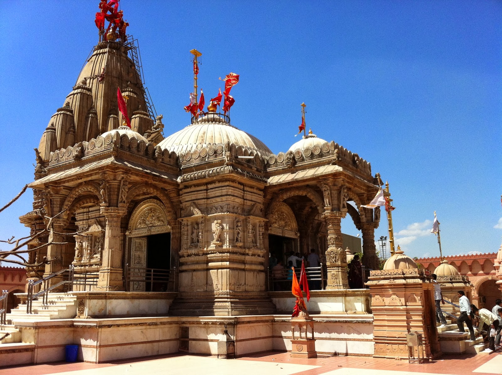 https://mdw-travel-data-us-east-1.s3.amazonaws.com/img/country/India/Ranga-Shankara/img_02.jpg