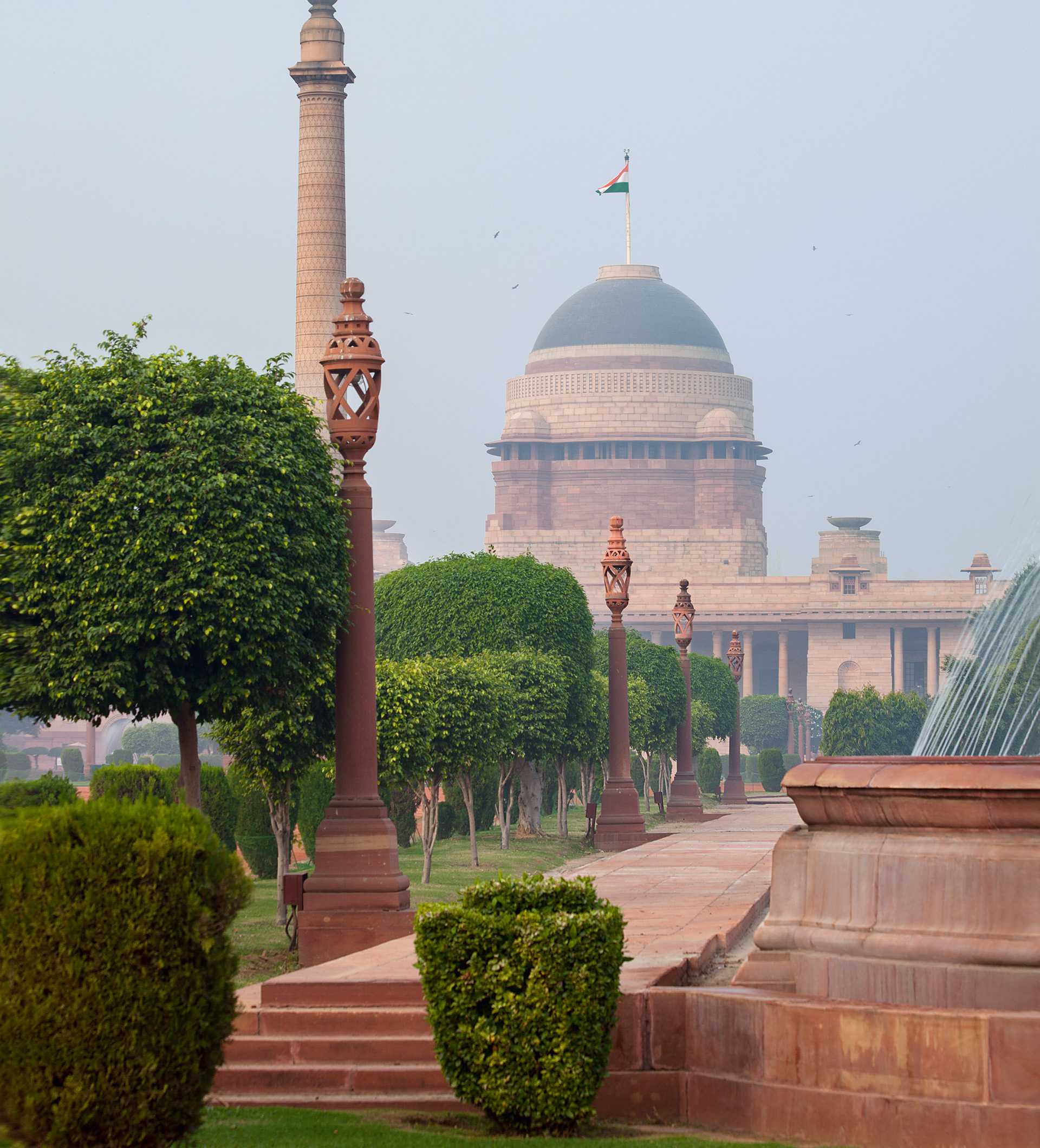 https://mdw-travel-data-us-east-1.s3.amazonaws.com/img/country/India/Rashtrapati-Bhavan/img_03.jpg