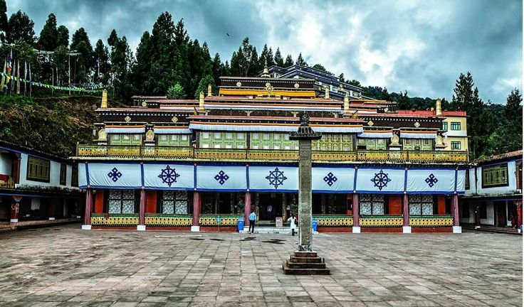 https://mdw-travel-data-us-east-1.s3.amazonaws.com/img/country/India/Rumtek-Monastery/img_01.jpg