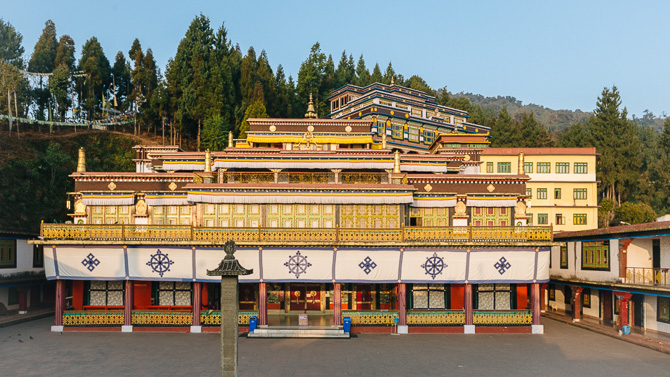 https://mdw-travel-data-us-east-1.s3.amazonaws.com/img/country/India/Rumtek-Monastery/img_03.jpg
