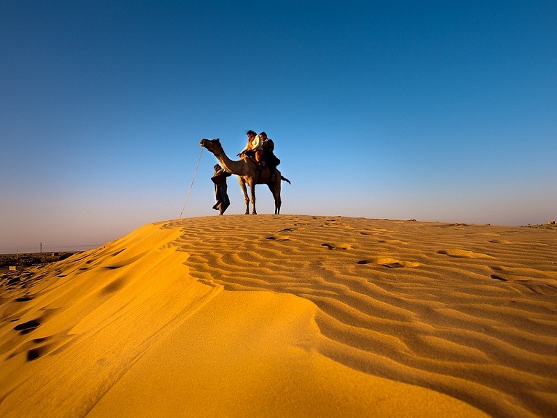 https://mdw-travel-data-us-east-1.s3.amazonaws.com/img/country/India/Sam-Sand-Dunes/img_01.jpg