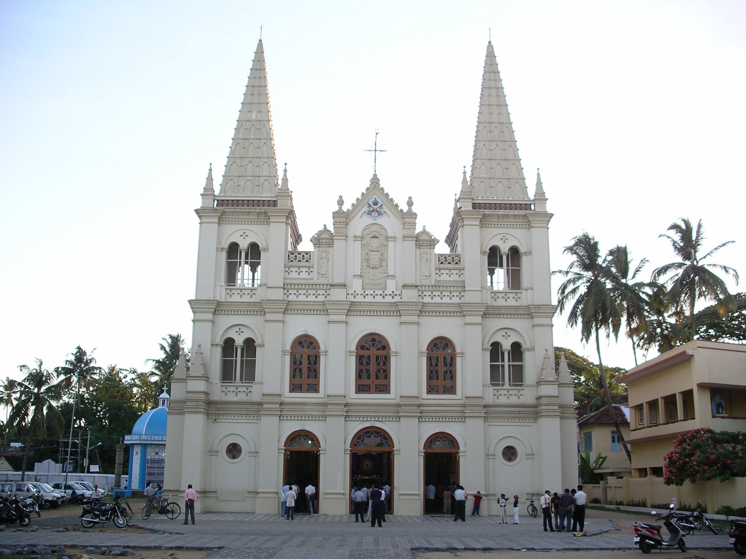 https://mdw-travel-data-us-east-1.s3.amazonaws.com/img/country/India/Santa-Cruz-Basilica/img_01.jpg