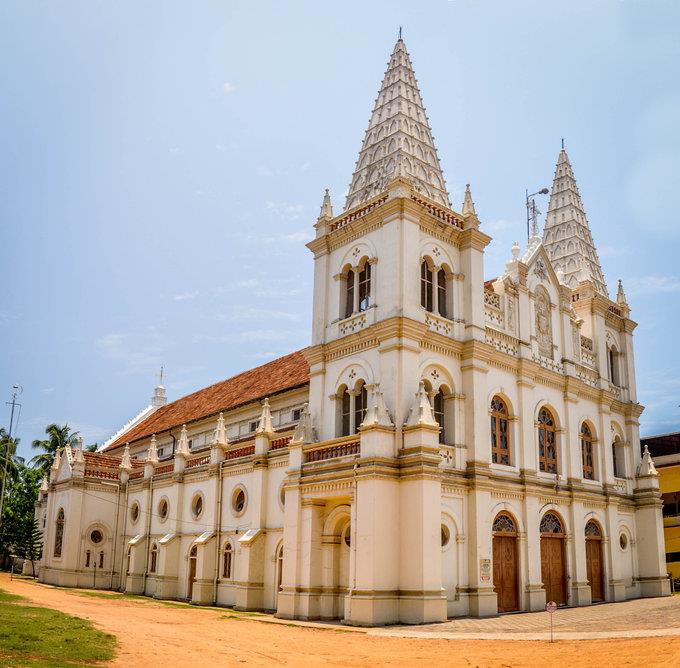 https://mdw-travel-data-us-east-1.s3.amazonaws.com/img/country/India/Santa-Cruz-Basilica/img_02.jpg