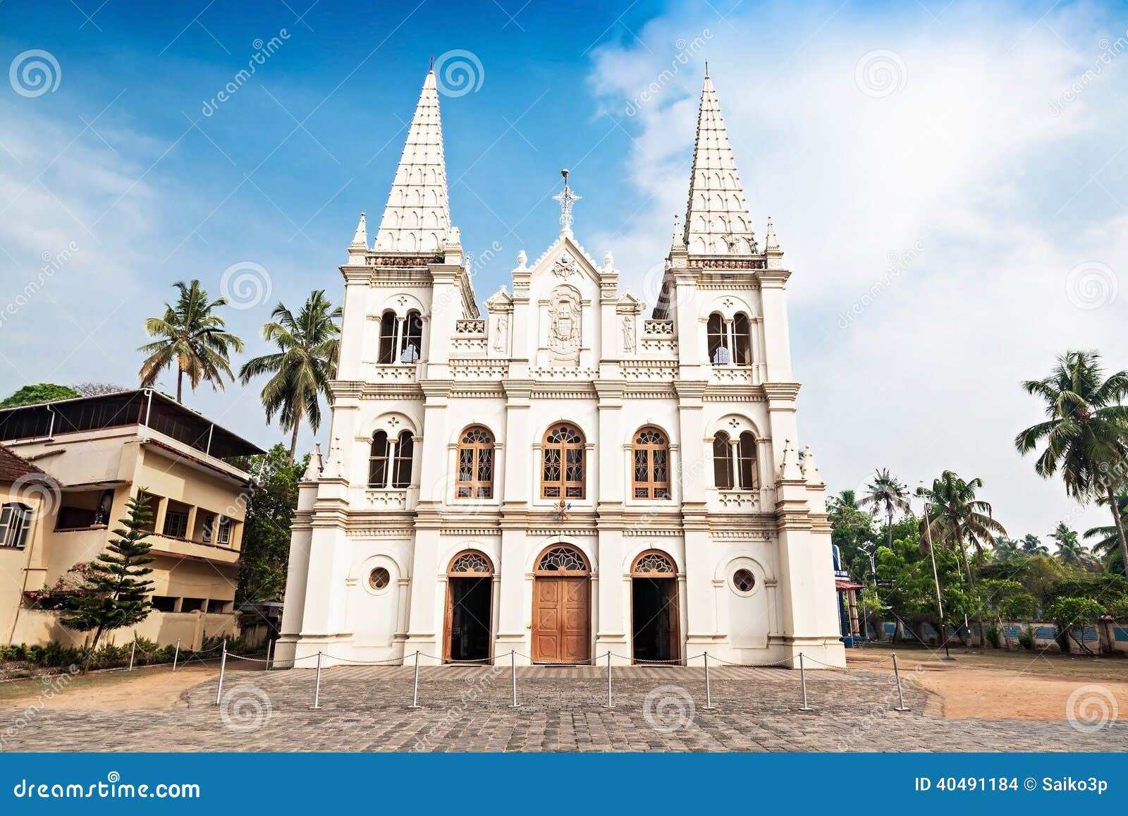 https://mdw-travel-data-us-east-1.s3.amazonaws.com/img/country/India/Santa-Cruz-Basilica/img_03.jpg