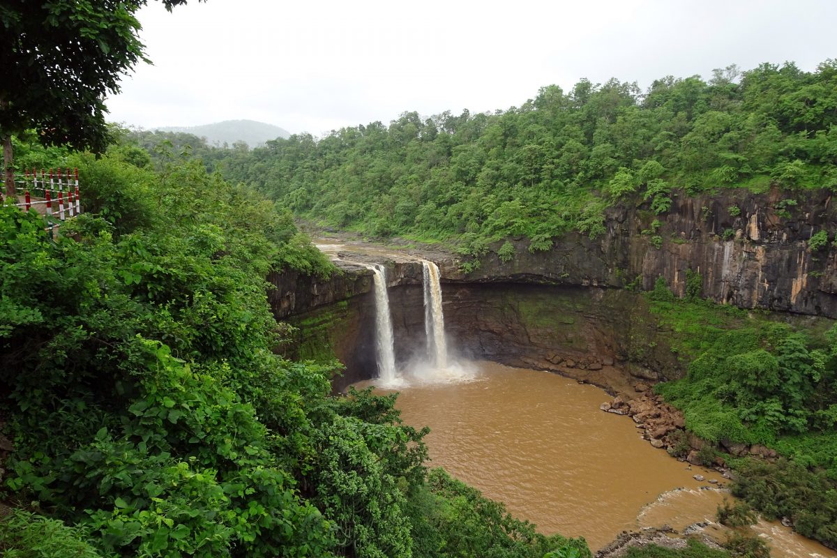 https://mdw-travel-data-us-east-1.s3.amazonaws.com/img/country/India/Saputara-Hill-Station/img_00.jpg