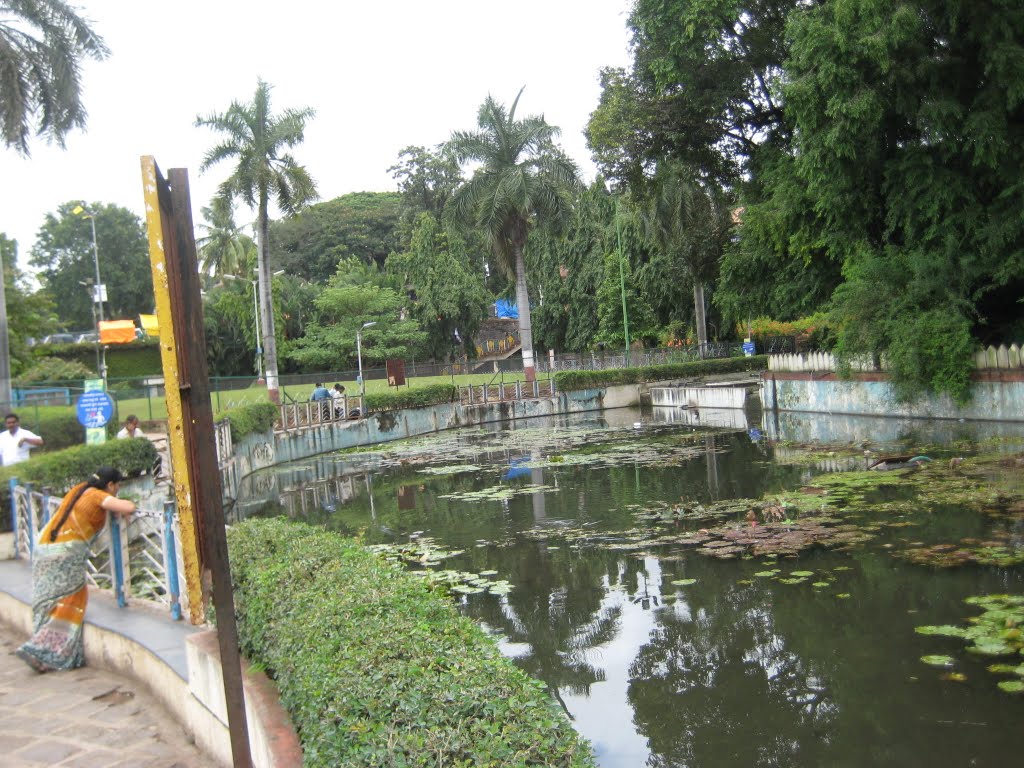 https://mdw-travel-data-us-east-1.s3.amazonaws.com/img/country/India/Saras-Baug/img_01.jpg