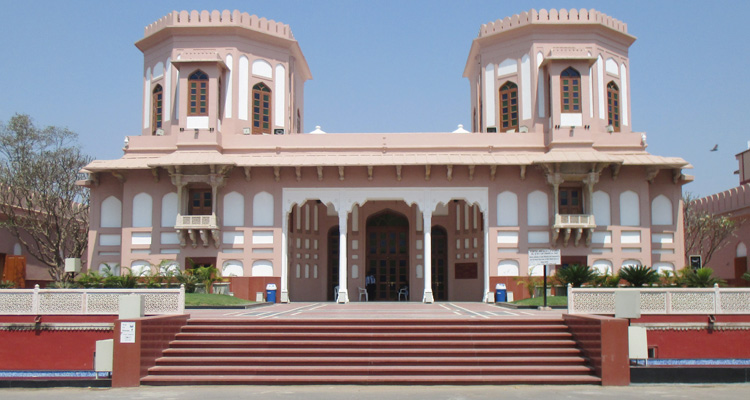 https://mdw-travel-data-us-east-1.s3.amazonaws.com/img/country/India/Sardar-Vallabhbhai-Patel-National-Memorial/img_01.jpg