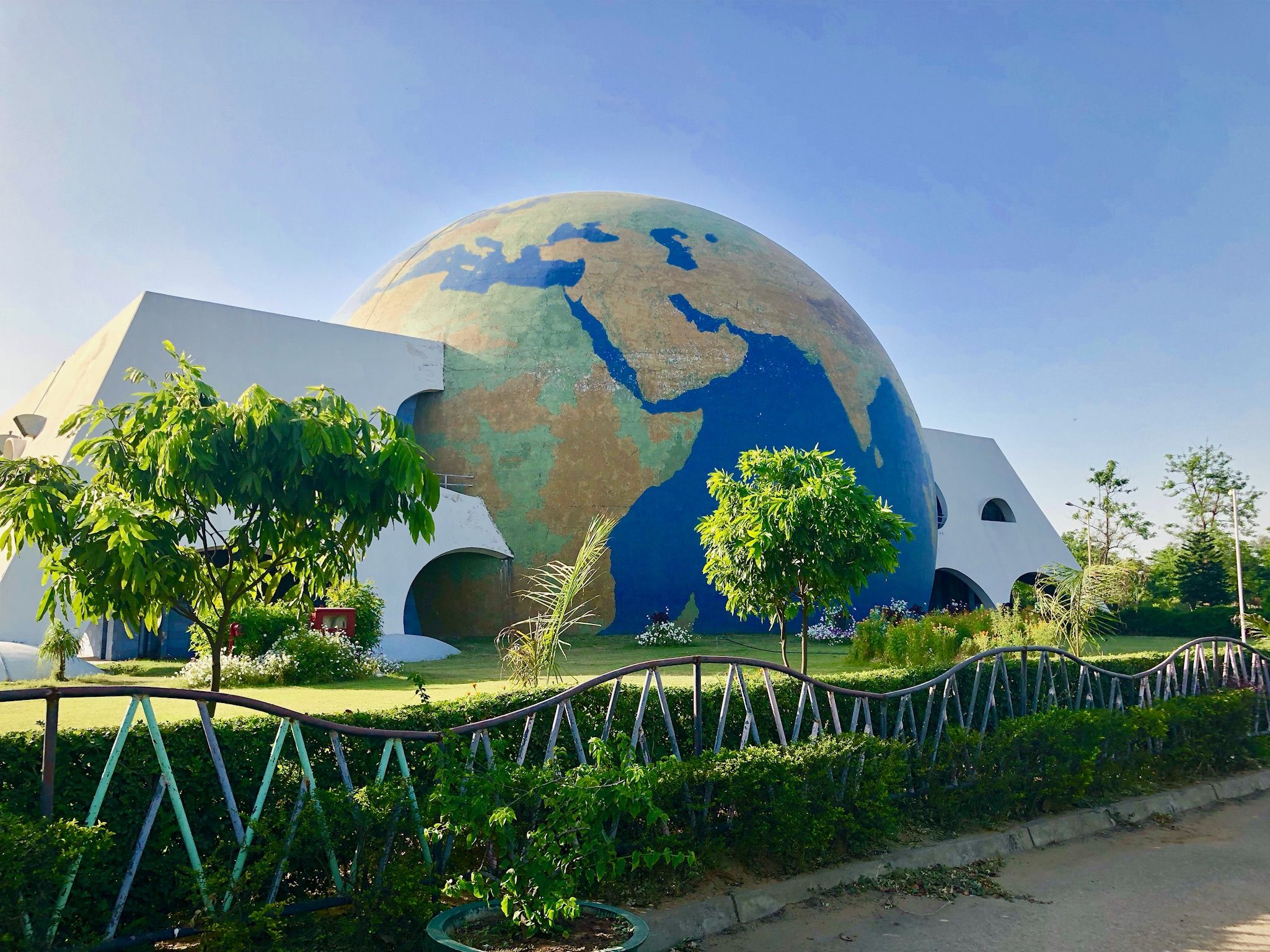 https://mdw-travel-data-us-east-1.s3.amazonaws.com/img/country/India/Science-City/img_02.jpg