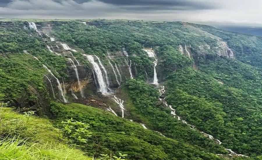 https://mdw-travel-data-us-east-1.s3.amazonaws.com/img/country/India/Seven-Sisters-Waterfalls/img_01.jpg