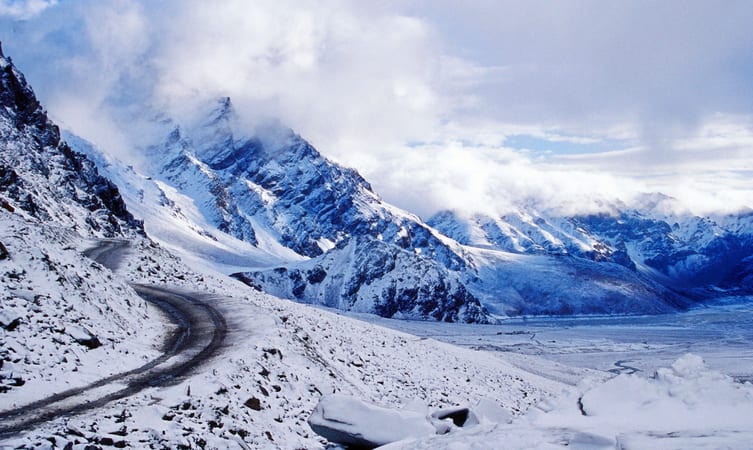 https://mdw-travel-data-us-east-1.s3.amazonaws.com/img/country/India/Shaily-Peak/img_01.jpg