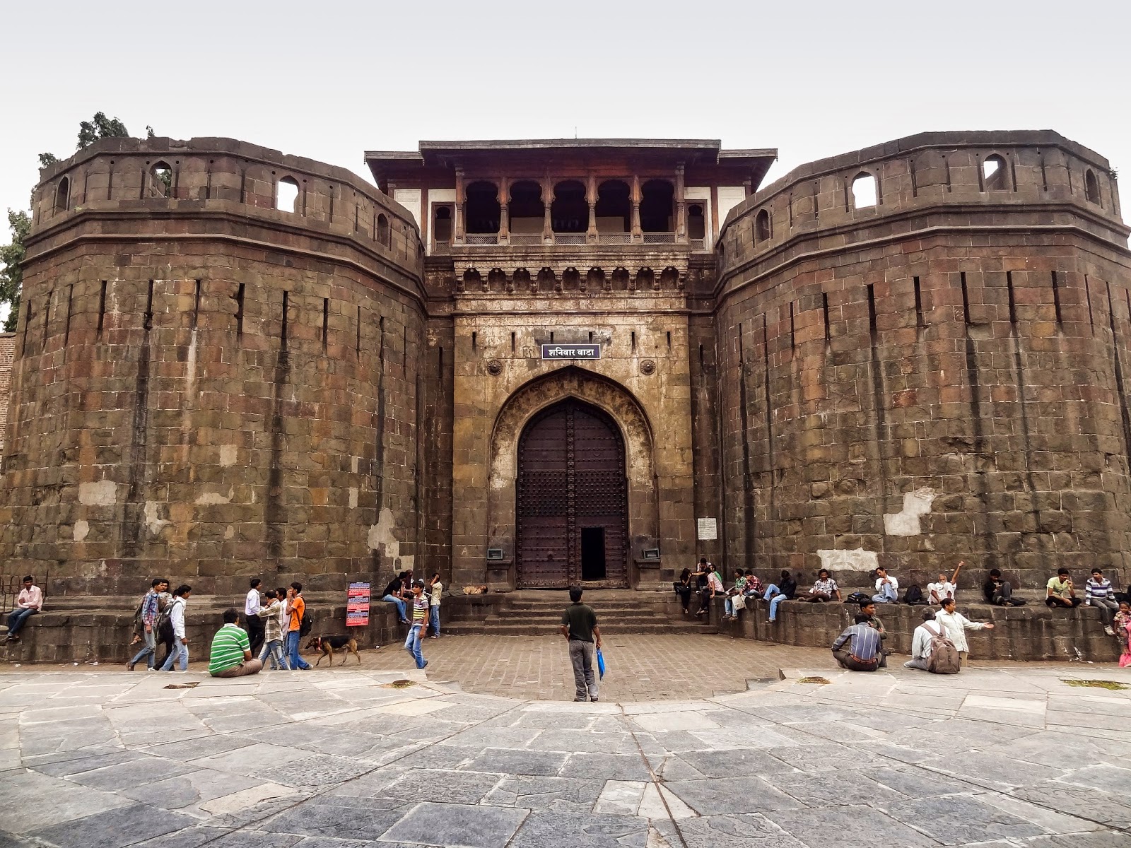 https://mdw-travel-data-us-east-1.s3.amazonaws.com/img/country/India/Shaniwar-Wada/img_01.jpg