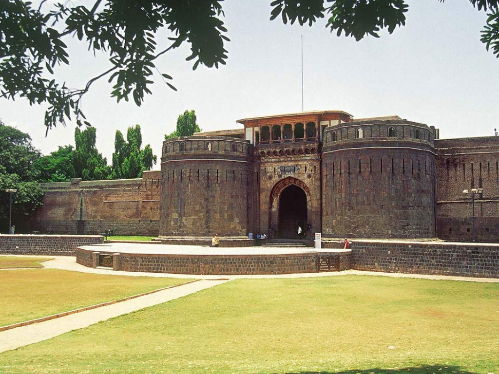 https://mdw-travel-data-us-east-1.s3.amazonaws.com/img/country/India/Shaniwar-Wada/img_02.jpg