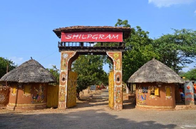 https://mdw-travel-data-us-east-1.s3.amazonaws.com/img/country/India/Shilpgram/img_03.jpg