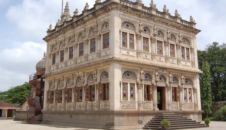 https://mdw-travel-data-us-east-1.s3.amazonaws.com/img/country/India/Shinde-Chhatri/img_01.jpg