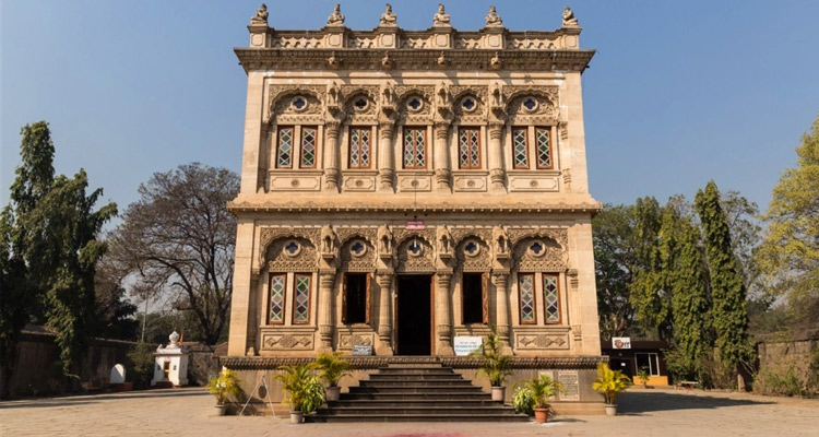 https://mdw-travel-data-us-east-1.s3.amazonaws.com/img/country/India/Shinde-Chhatri/img_02.jpg