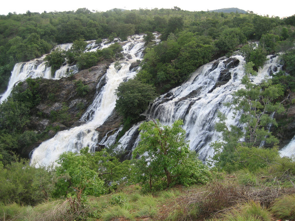 https://mdw-travel-data-us-east-1.s3.amazonaws.com/img/country/India/Shivanasamudra-Falls/img_01.jpg