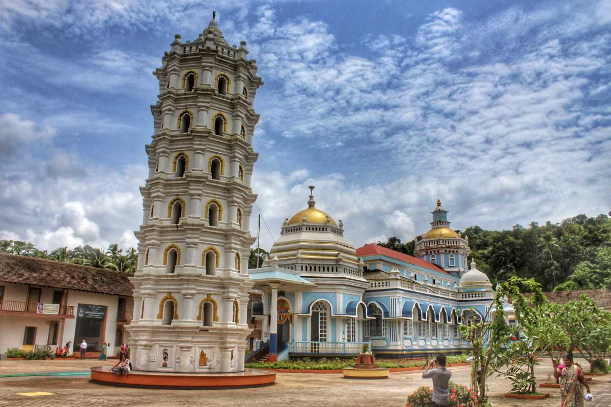 https://mdw-travel-data-us-east-1.s3.amazonaws.com/img/country/India/Shri-Mangeshi-Temple/img_00.jpg