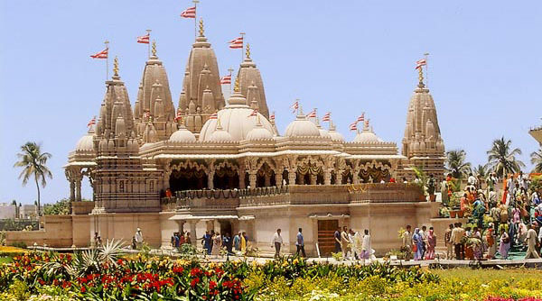 https://mdw-travel-data-us-east-1.s3.amazonaws.com/img/country/India/Shri-Swaminarayan-Mandir-Vadtal/img_01.jpg