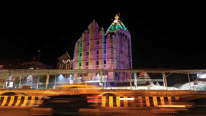 https://mdw-travel-data-us-east-1.s3.amazonaws.com/img/country/India/Siddhivinayak-Temple/img_02.jpg