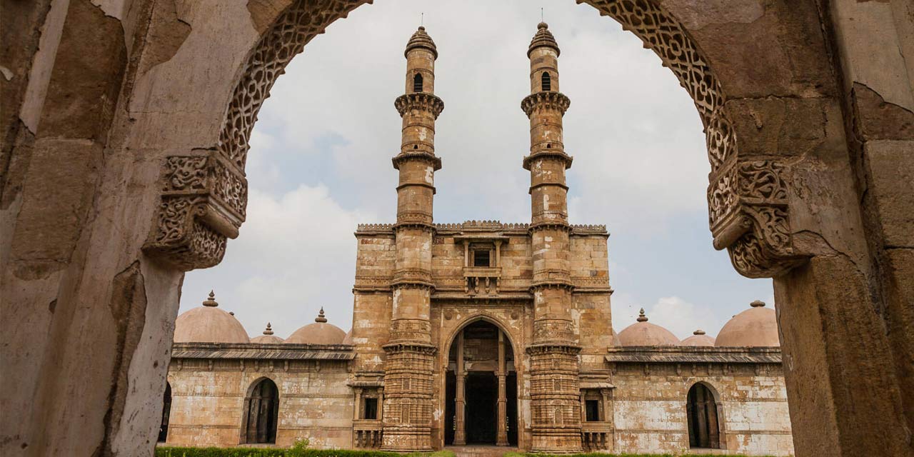 https://mdw-travel-data-us-east-1.s3.amazonaws.com/img/country/India/Sidi-Bashir-Mosque/img_00.jpg