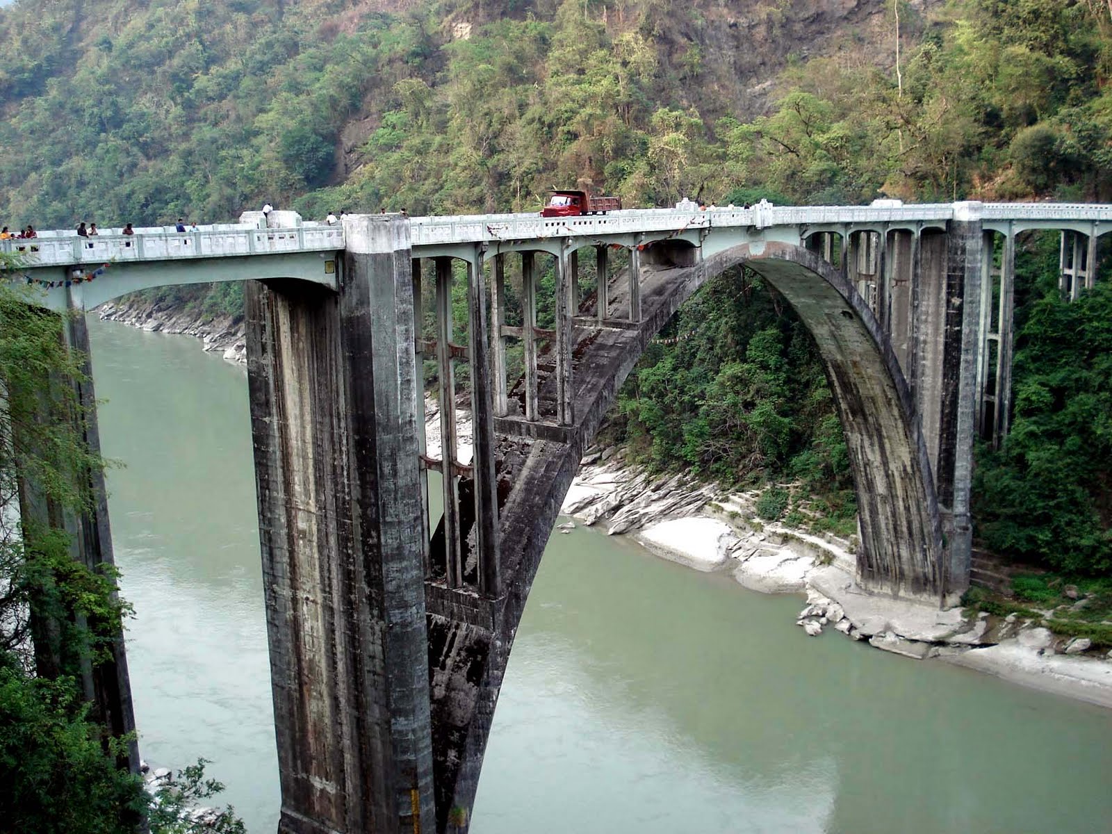 https://mdw-travel-data-us-east-1.s3.amazonaws.com/img/country/India/Siliguri/img_02.jpg