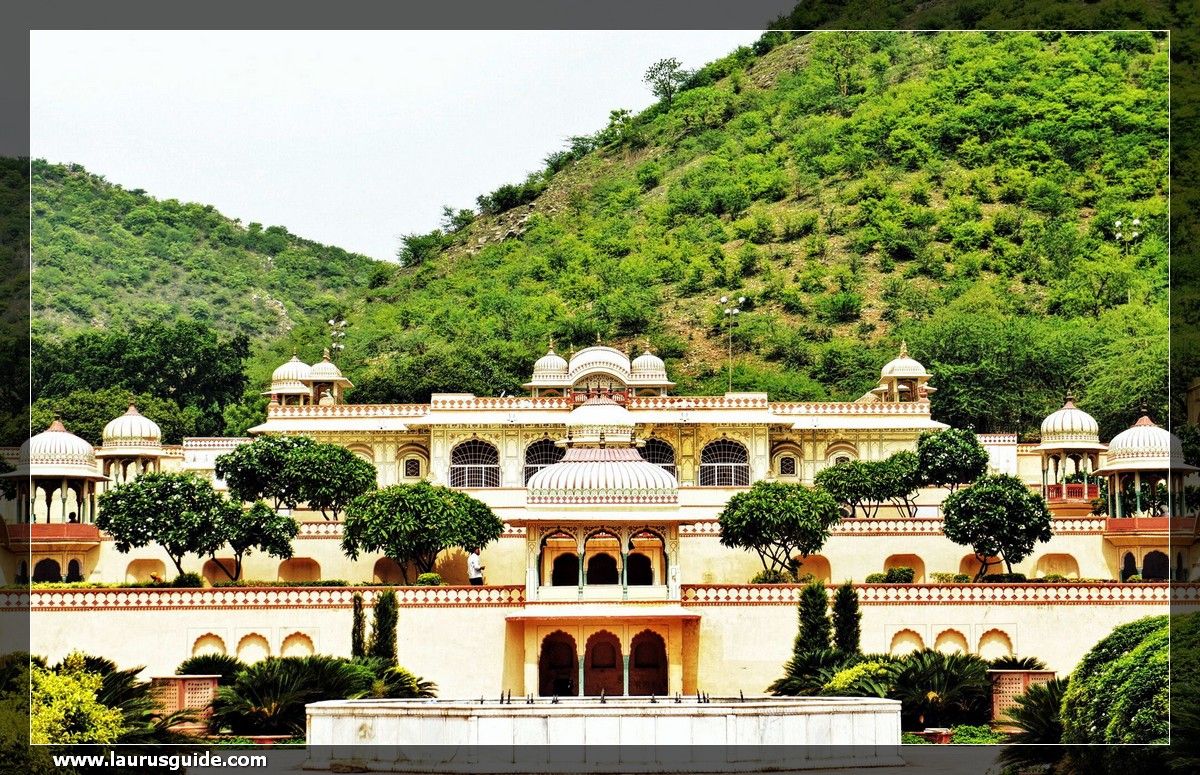 https://mdw-travel-data-us-east-1.s3.amazonaws.com/img/country/India/Sisodia-Rani-Garden/img_00.jpg