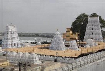 https://mdw-travel-data-us-east-1.s3.amazonaws.com/img/country/India/Sri-Raja-Rajeshwara-Swamy-Temple/img_01.jpg