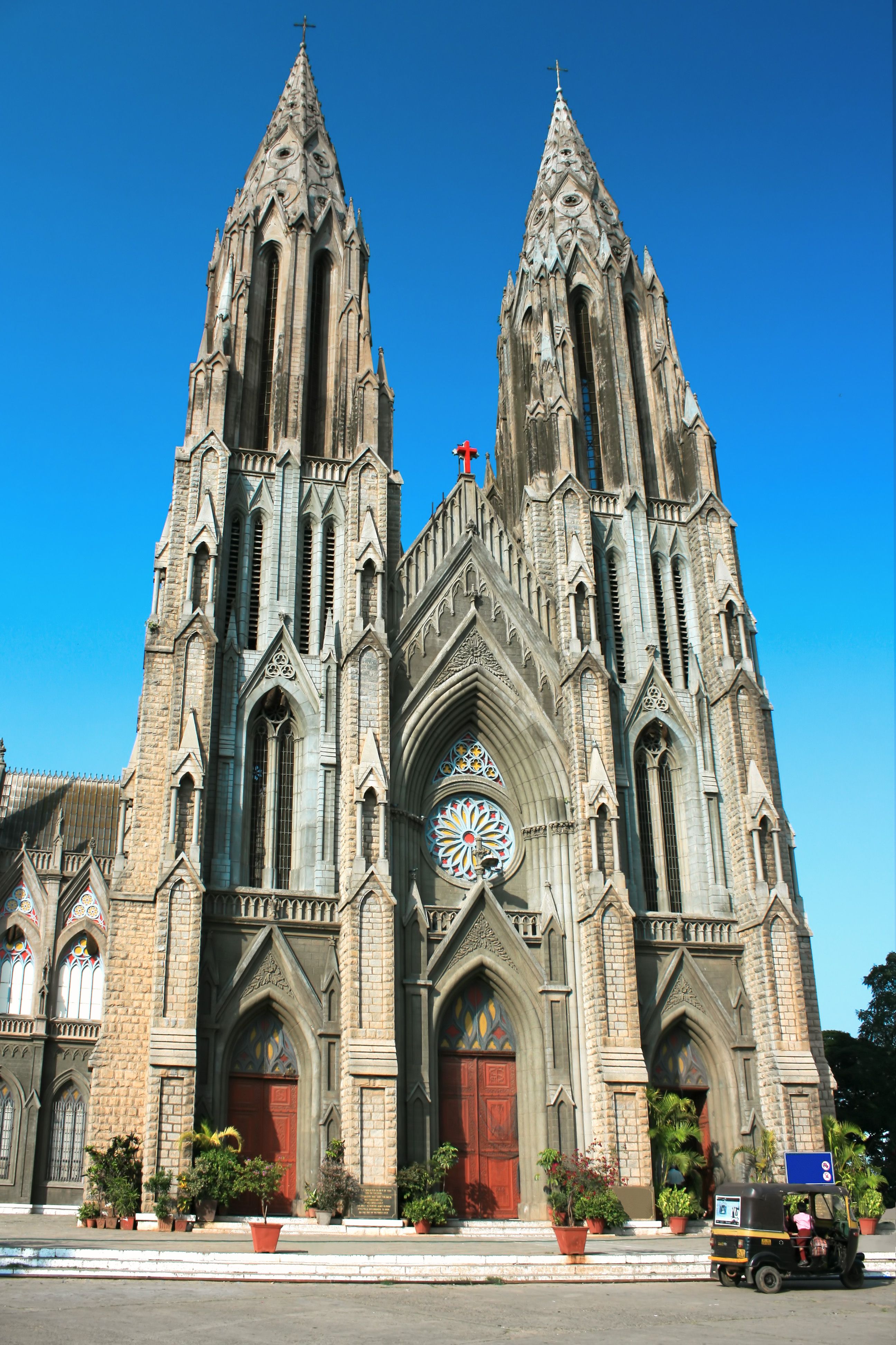 https://mdw-travel-data-us-east-1.s3.amazonaws.com/img/country/India/St-Georges-Cathedral/img_00.jpg