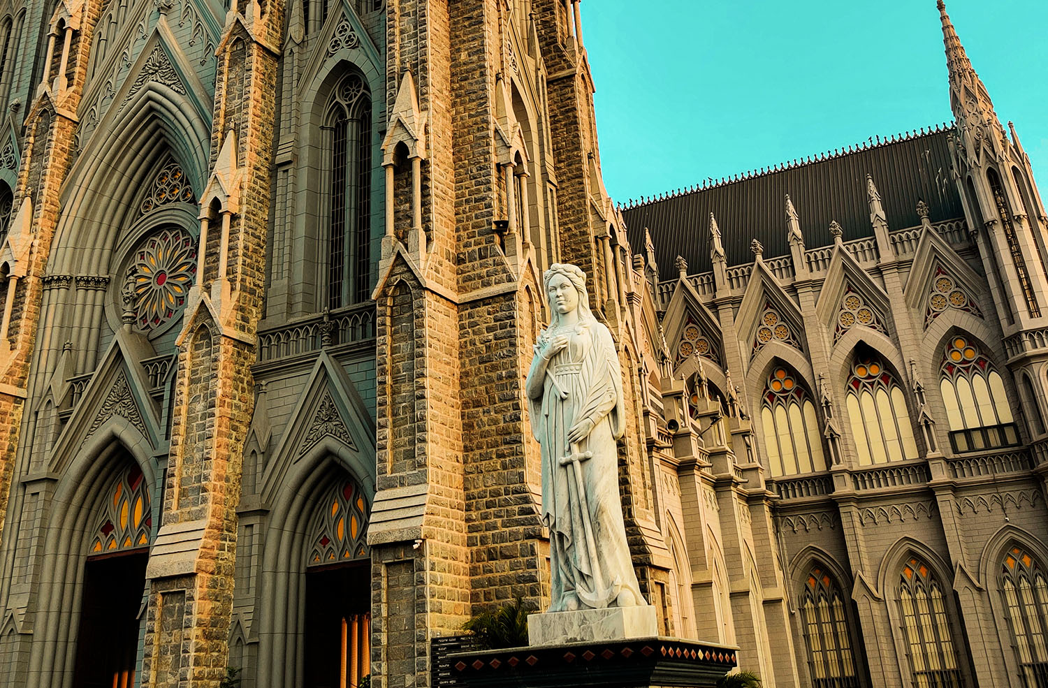 https://mdw-travel-data-us-east-1.s3.amazonaws.com/img/country/India/St-Philomenas-Cathedral/img_01.jpg