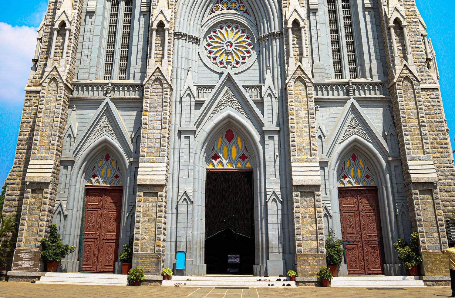 https://mdw-travel-data-us-east-1.s3.amazonaws.com/img/country/India/St-Philomenas-Cathedral/img_02.jpg