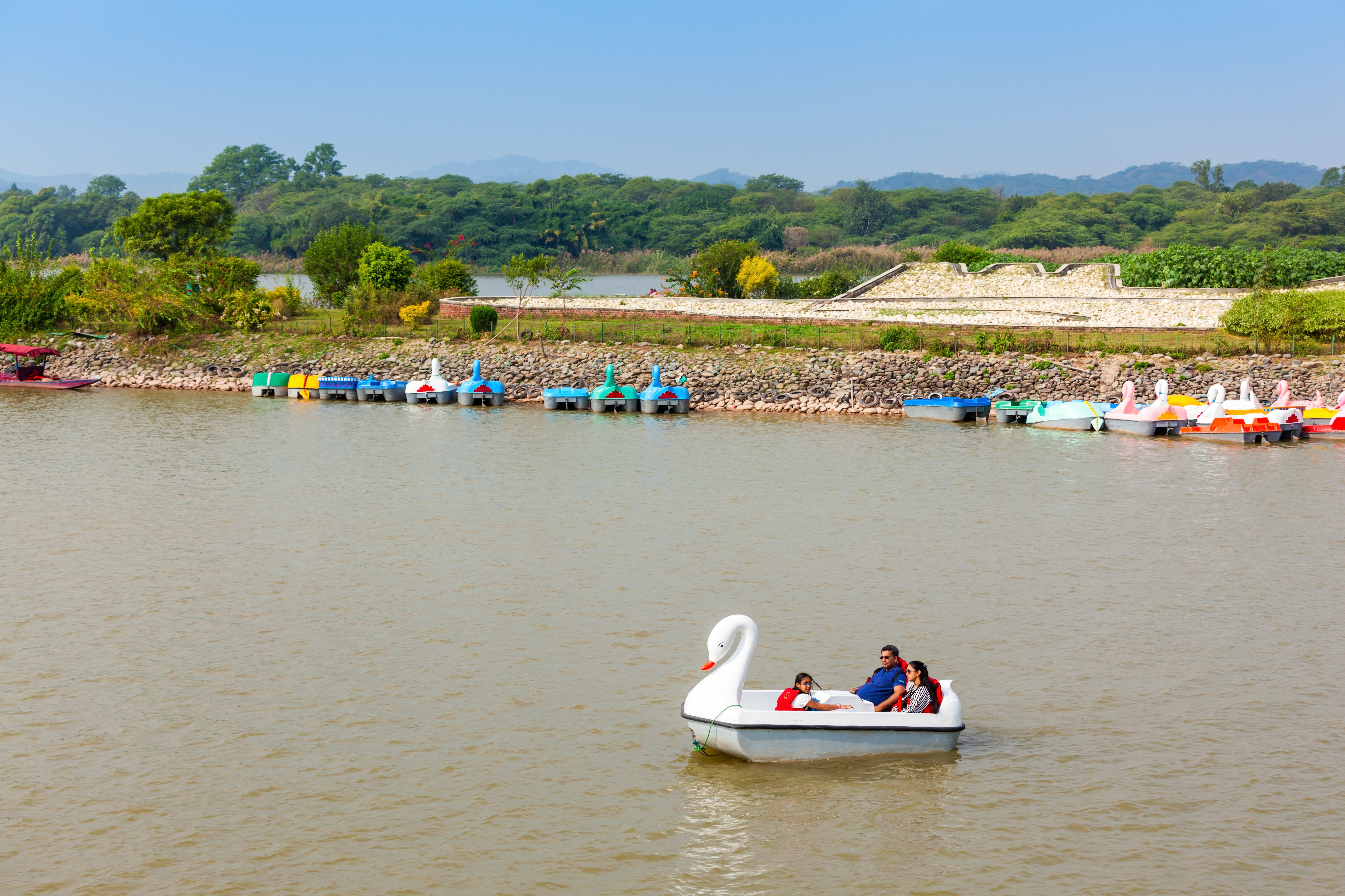 https://mdw-travel-data-us-east-1.s3.amazonaws.com/img/country/India/Sukhna-Lake/img_02.jpg