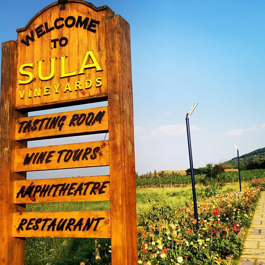 https://mdw-travel-data-us-east-1.s3.amazonaws.com/img/country/India/Sula-Vineyards/img_02.jpg