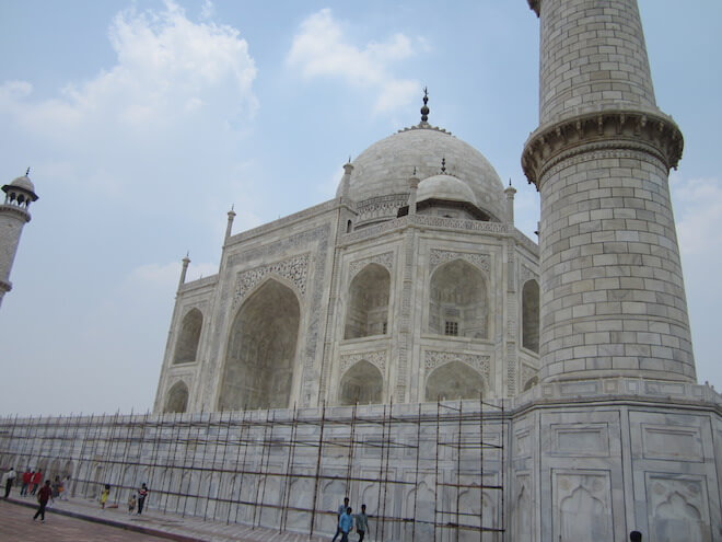 https://mdw-travel-data-us-east-1.s3.amazonaws.com/img/country/India/Taj-Mahal/img_02.jpg